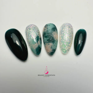 Light Elegance P+ Soak-Off Gel Polish 10 ml (Green With Envy)