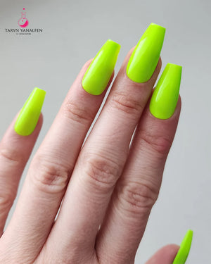 Light Elegance P+ Soak-Off Gel Polish 10 ml (Groovy Green)