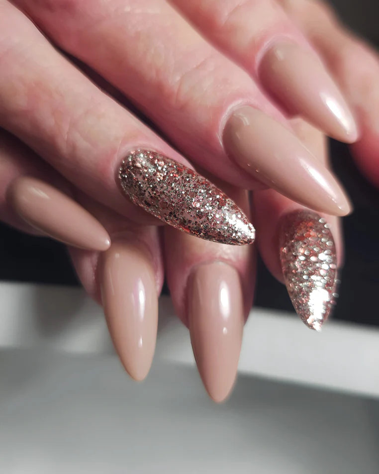 Light Elegance P+ Soak-Off Gel Polish 10 ml (I&#39;m Sensitive)