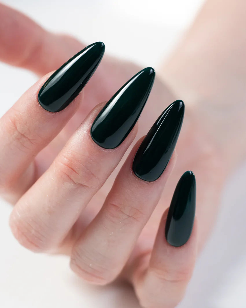 Light Elegance P+ Soak-Off Gel Polish 10 ml (Green With Envy)